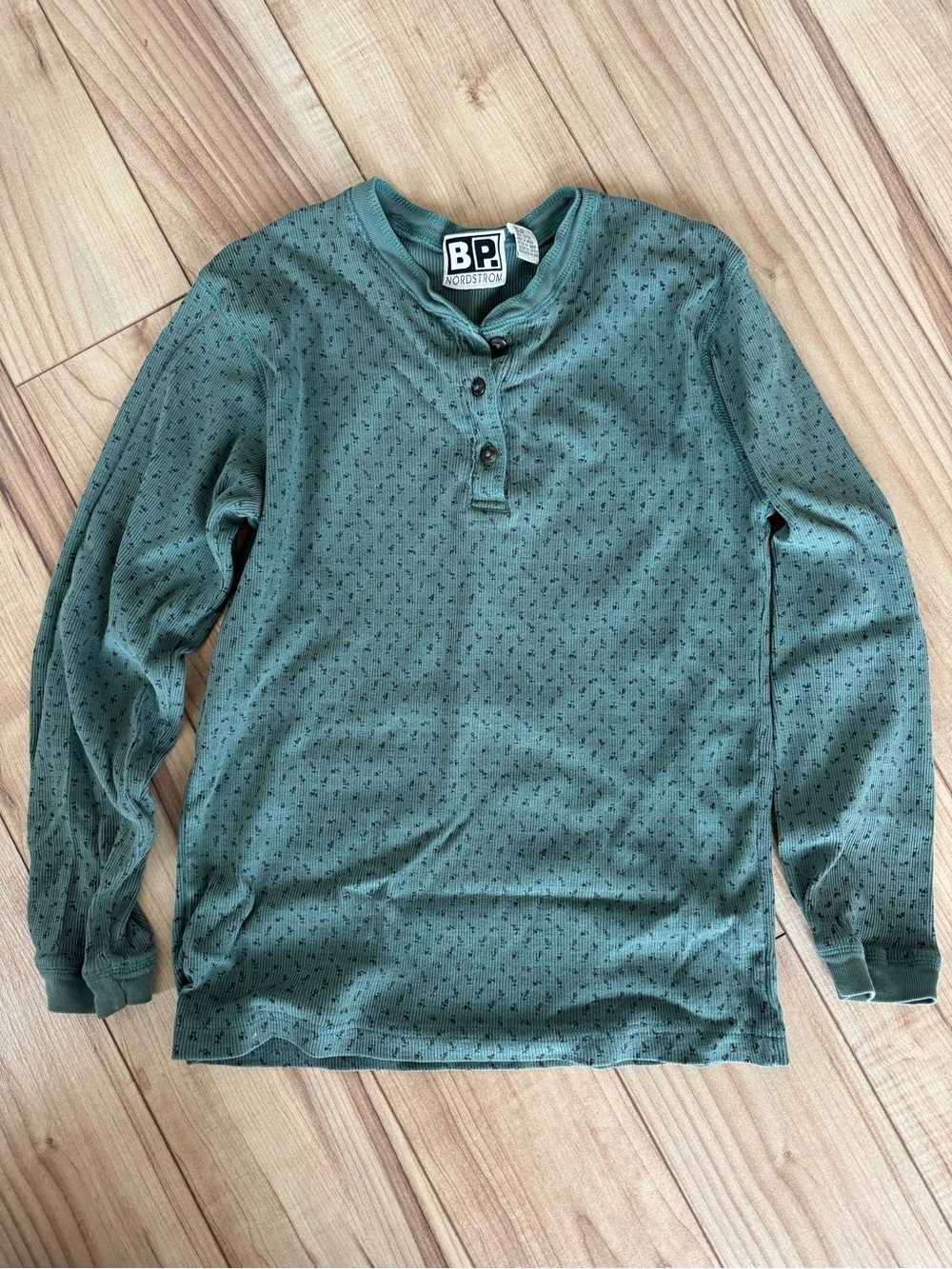 Nordstrom Women’s Green Long-Sleeve Henley Shirt